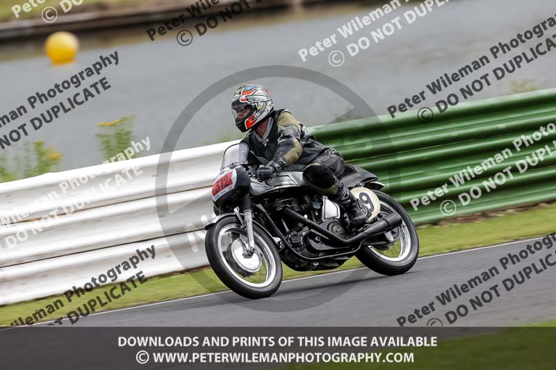 Vintage motorcycle club;eventdigitalimages;mallory park;mallory park trackday photographs;no limits trackdays;peter wileman photography;trackday digital images;trackday photos;vmcc festival 1000 bikes photographs